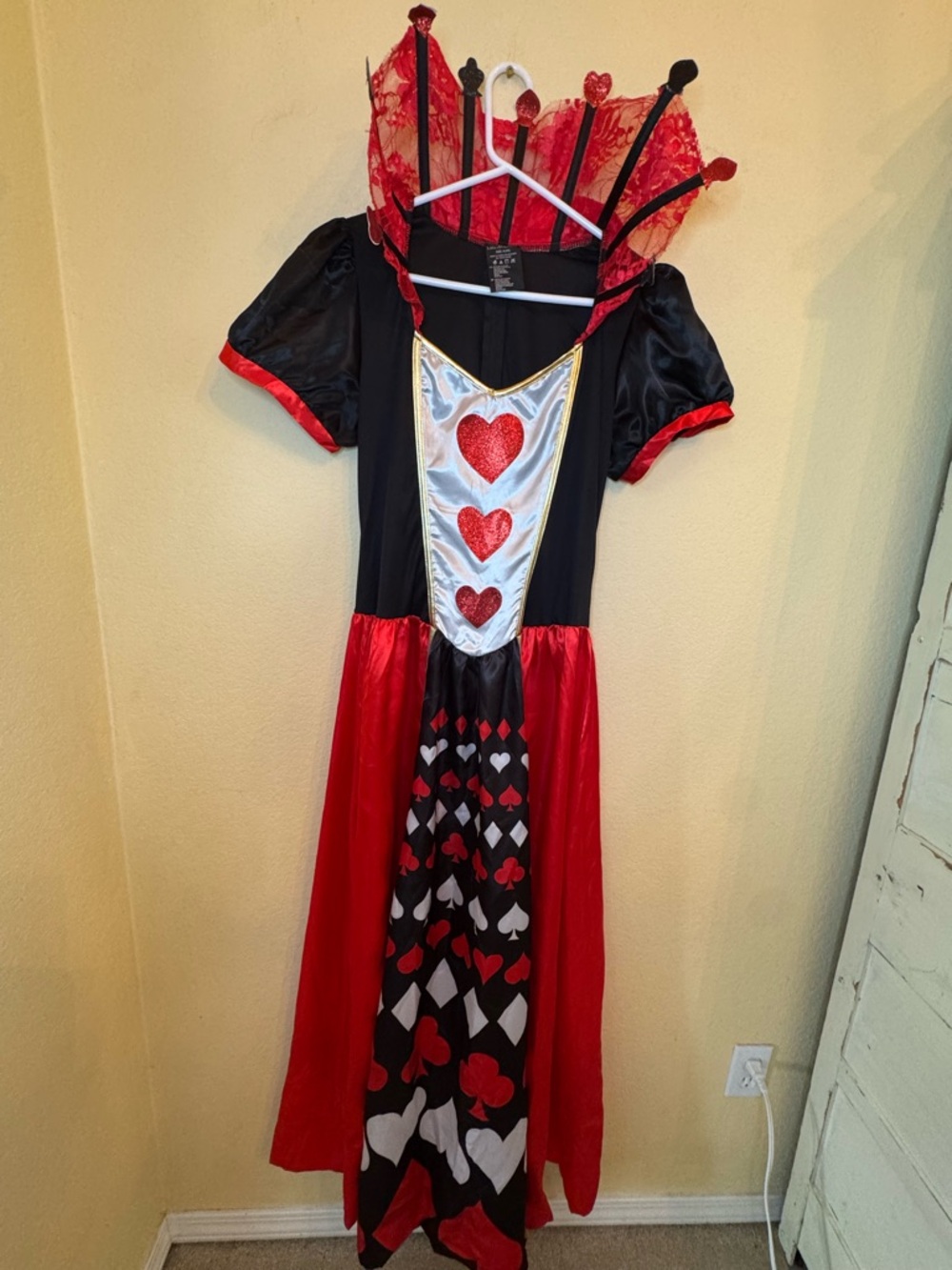 Deluxe Queen of Hearts Halloween costume by Leg Avenue Size XL - Picture 3 of 6